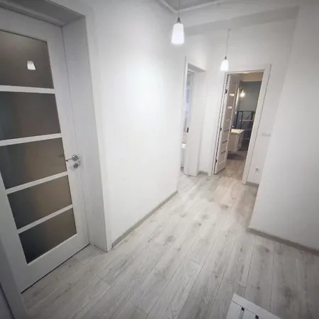Tilava Ja Hienostunut Viihtyisään Lomaan Ja Rentouttaviin Hetkiin Huoneisto